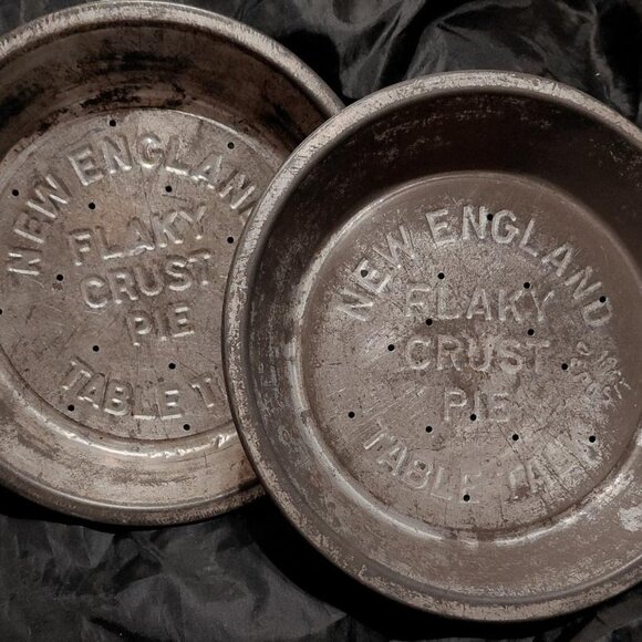 2 New England Table Talk Flaky Crust Pie Tins - 1 with 10 Cent Deposit - Picture 1 of 5